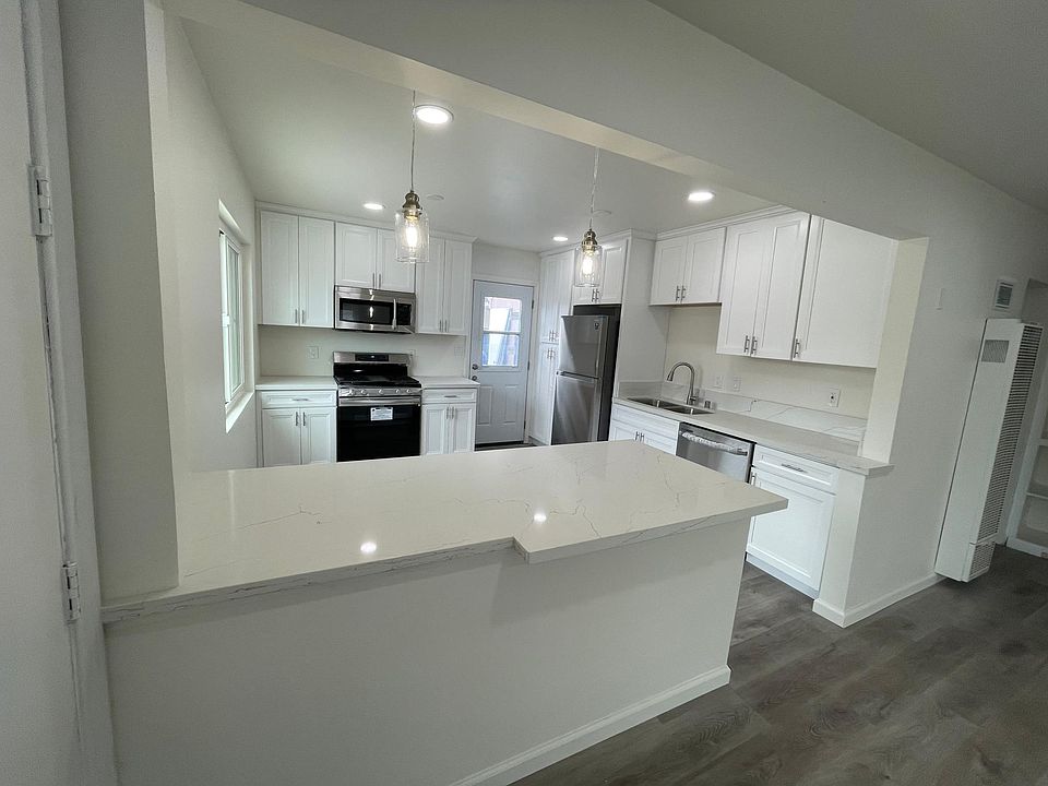 1st image of 322 S 49th St