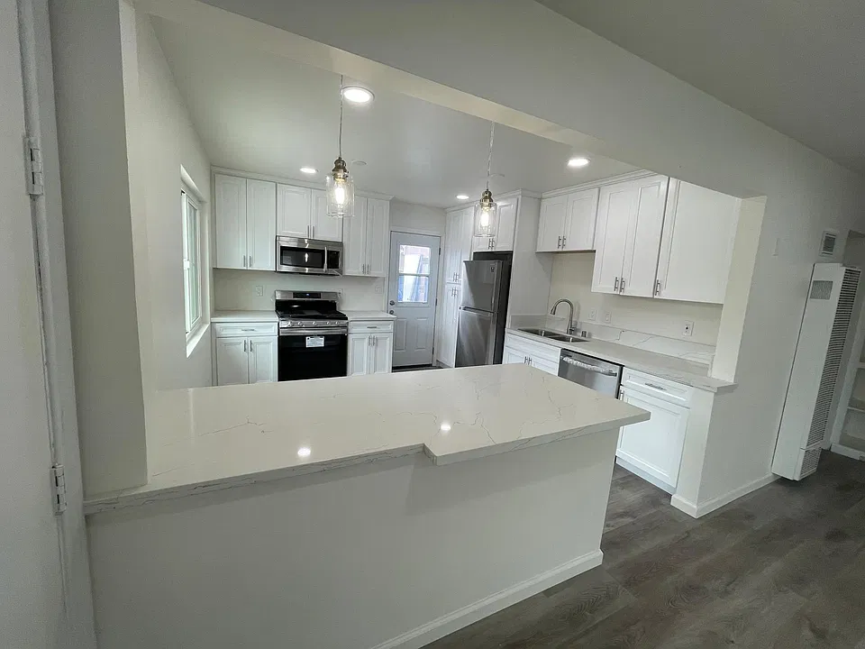 322 S 49th St