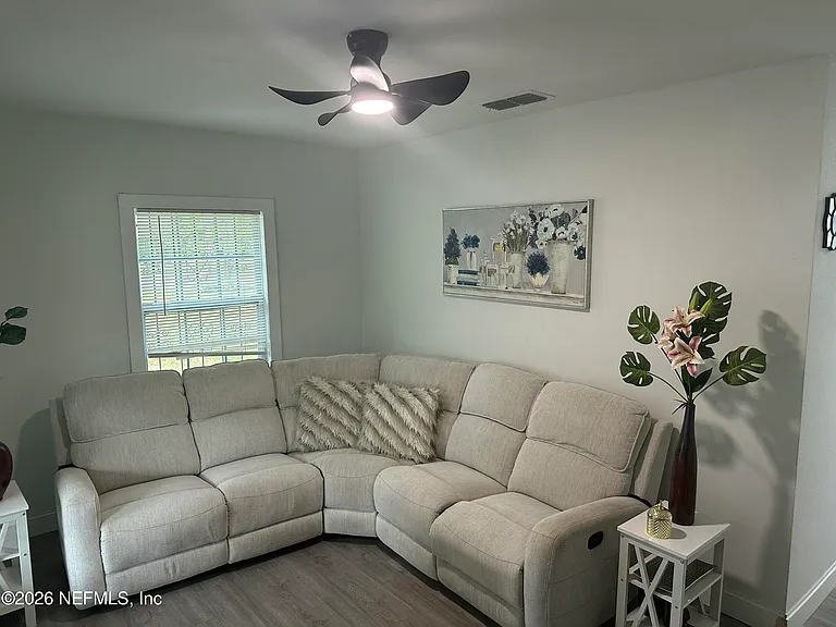 1640 W 4th St #1 — Photo 4