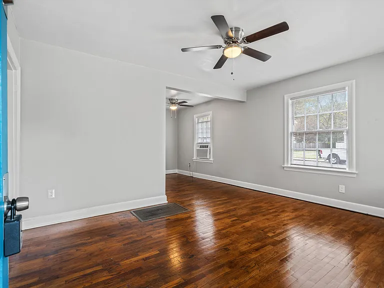 711 Goodman St — Photo 8