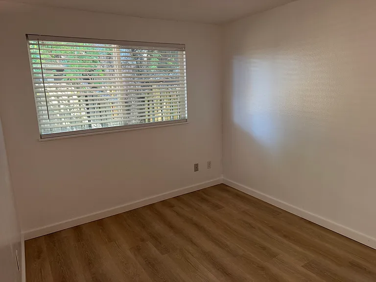 1152 NE 17th Ave — Photo 12