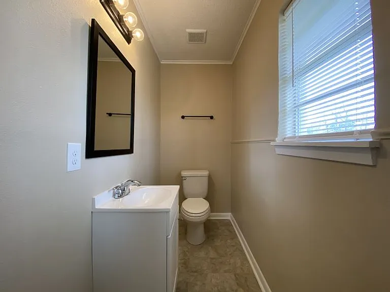 913 King St — Photo 6