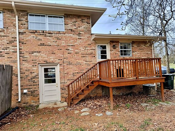 Nice deck off the back for entertaining and grilling