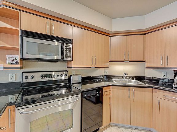 5th image of 211 E Flamingo Rd #601