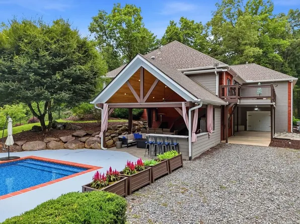 408 Sumner Ln, Ellijay, GA 30540