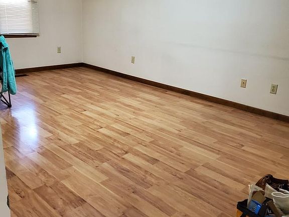 3rd image of 851 E Edwards Ave