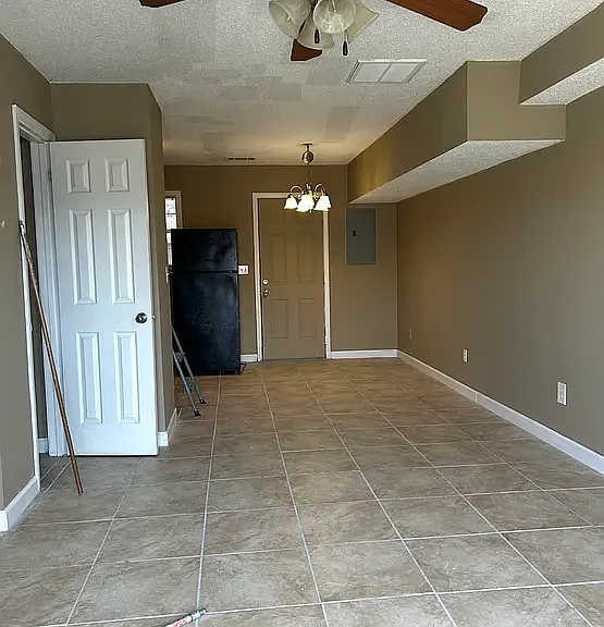 100 Anchorage Rd #5 — Photo 2