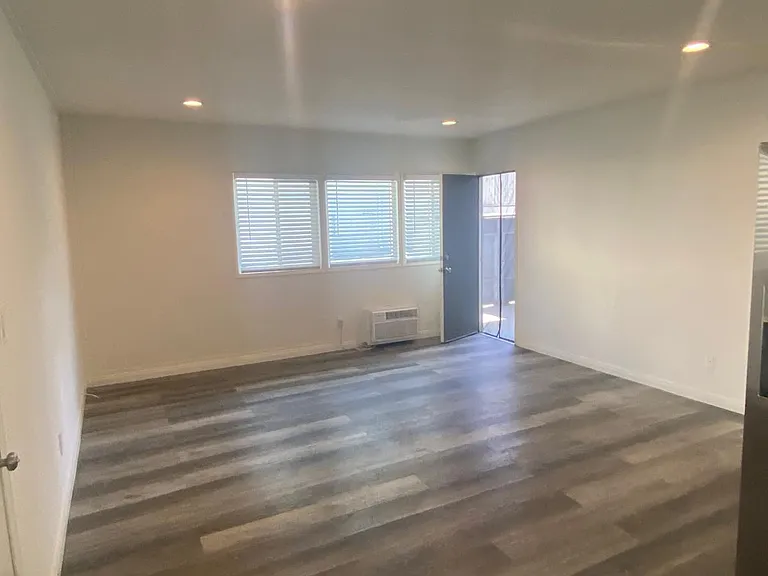 11104 Aqua Vista St — Photo 26