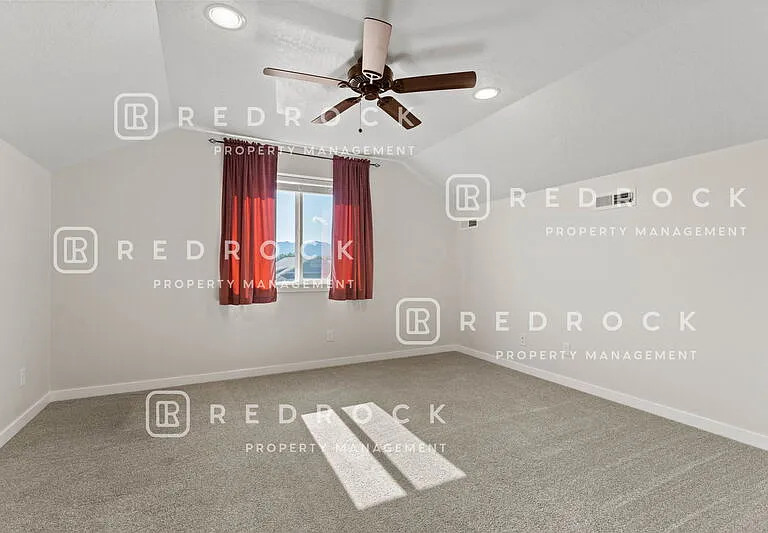 1725 N Meyers Ct — Photo 26