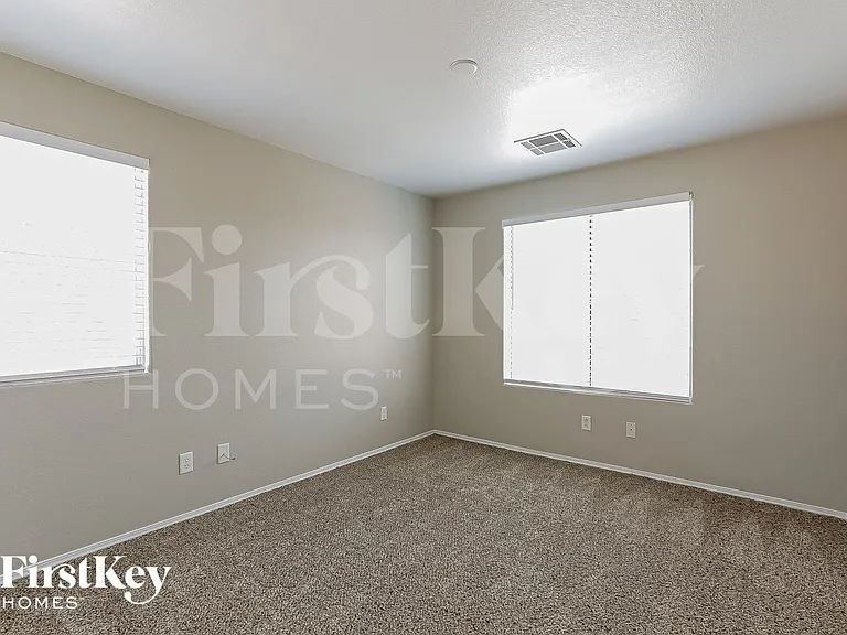 4340 Laguna Garden Ave N — Photo 12