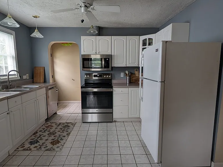 16 Evans Ave — Photo 3