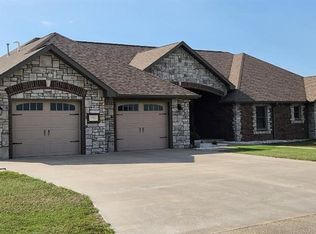 1702 W Quail Creek Dr, Columbus, KS 66725