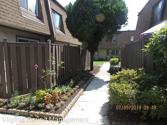 2nd image of 3888 Mariposa Pl #48D