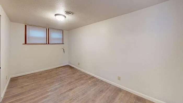 710 E Avenue F — Photo 12
