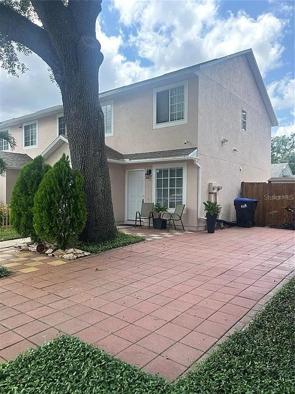 3 bed, 2.0 bath, 1205 sqft, $1,900 — Photo 2