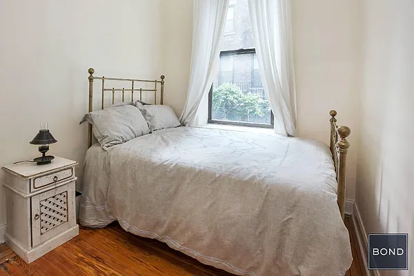 Sold by Bond New York | media 3