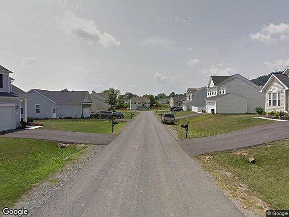 Exterior Neighborhood (street photo)