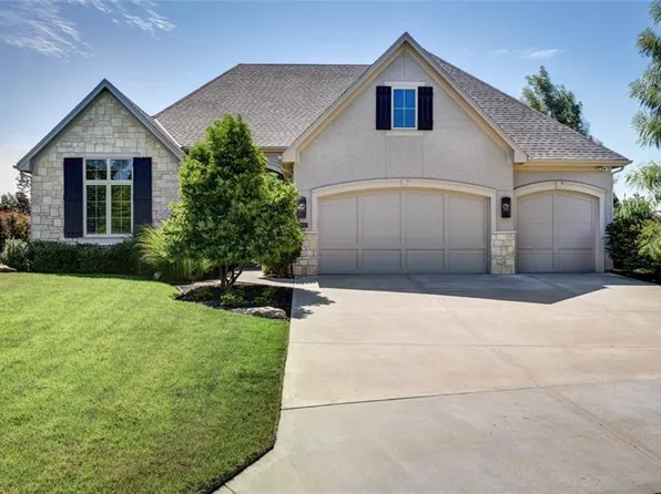 10811 W 157th Ter, Overland Park, KS 66221