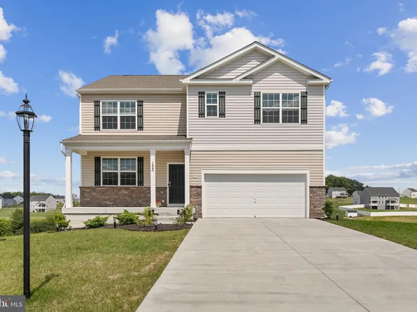 155 Knobby Hook Dr, Hanover, PA 17331
