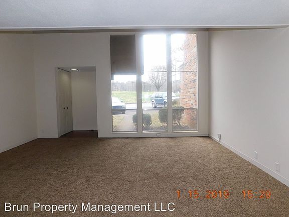 3rd image of 2 Canberra Dr