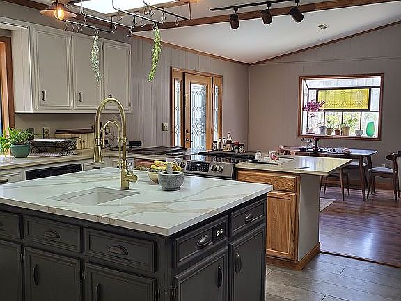 Quartz countertops 