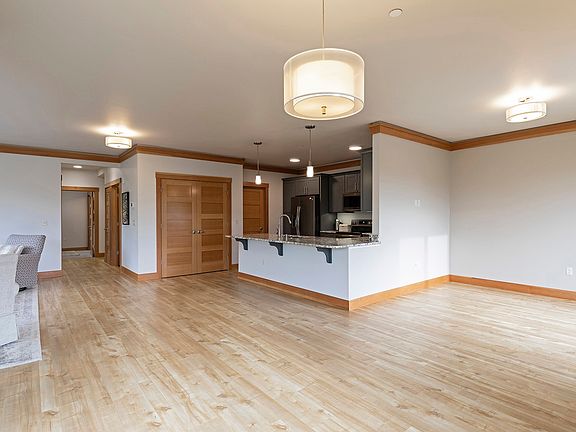 3rd image of 2625 Dearborn Ave Unit 207