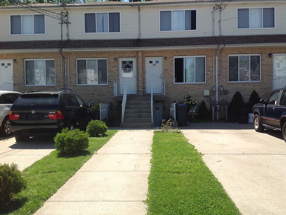 1st image of 254 Maple Pkwy