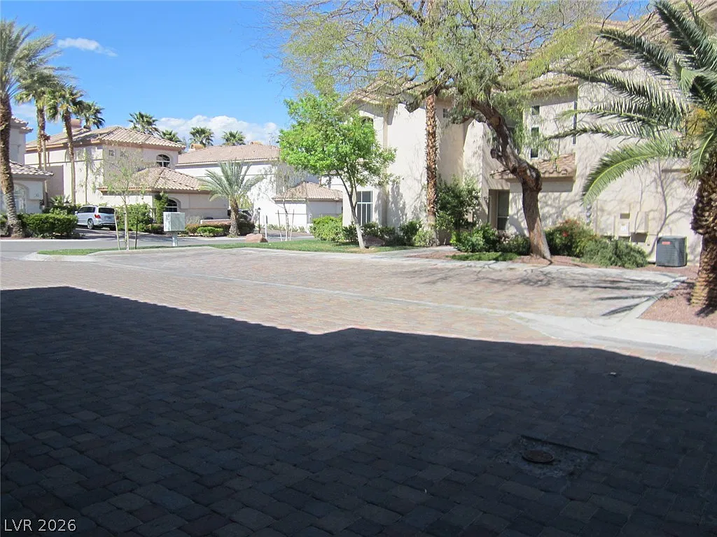 3 bed, 2.0 bath, 1356 sqft, $1,850 — Photo 4