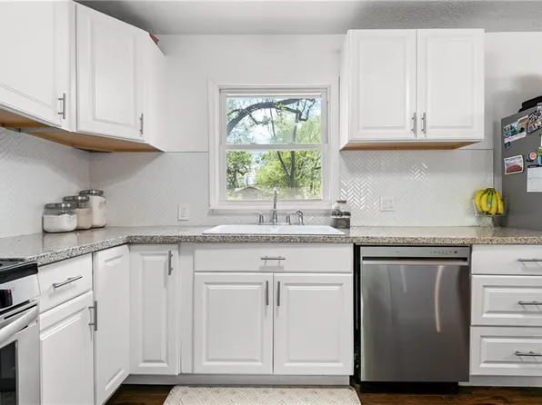 1607 E 79th St, Kansas City, MO 64131