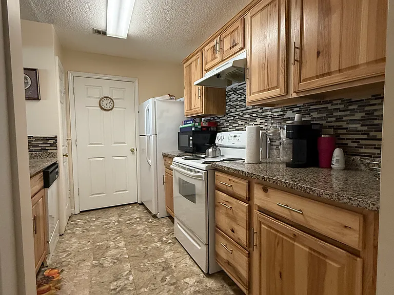 1231 Ladys Island Dr — Photo 11