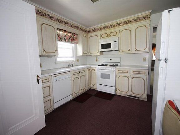 5th image of 8 Elam Ave