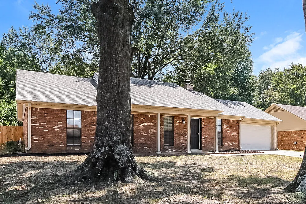 3 bed, 2.0 bath, 1320 sqft, $1,770 — Photo 3