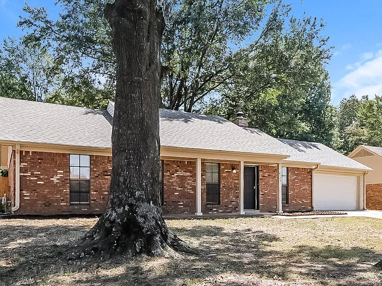 6170 Chickasaw Dr — Photo 3