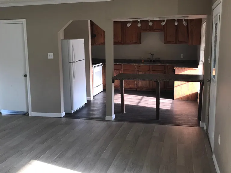 475 Rachal Ave — Photo 9