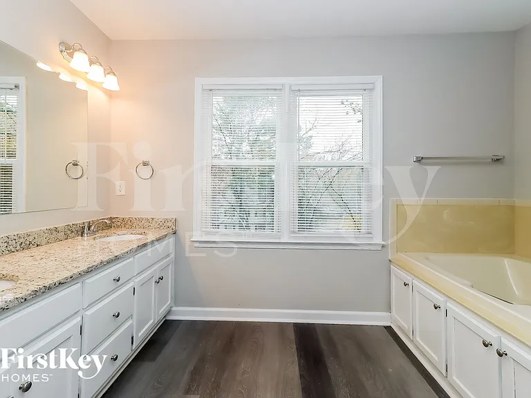 687 Crab Tree Ct SW — Photo 10