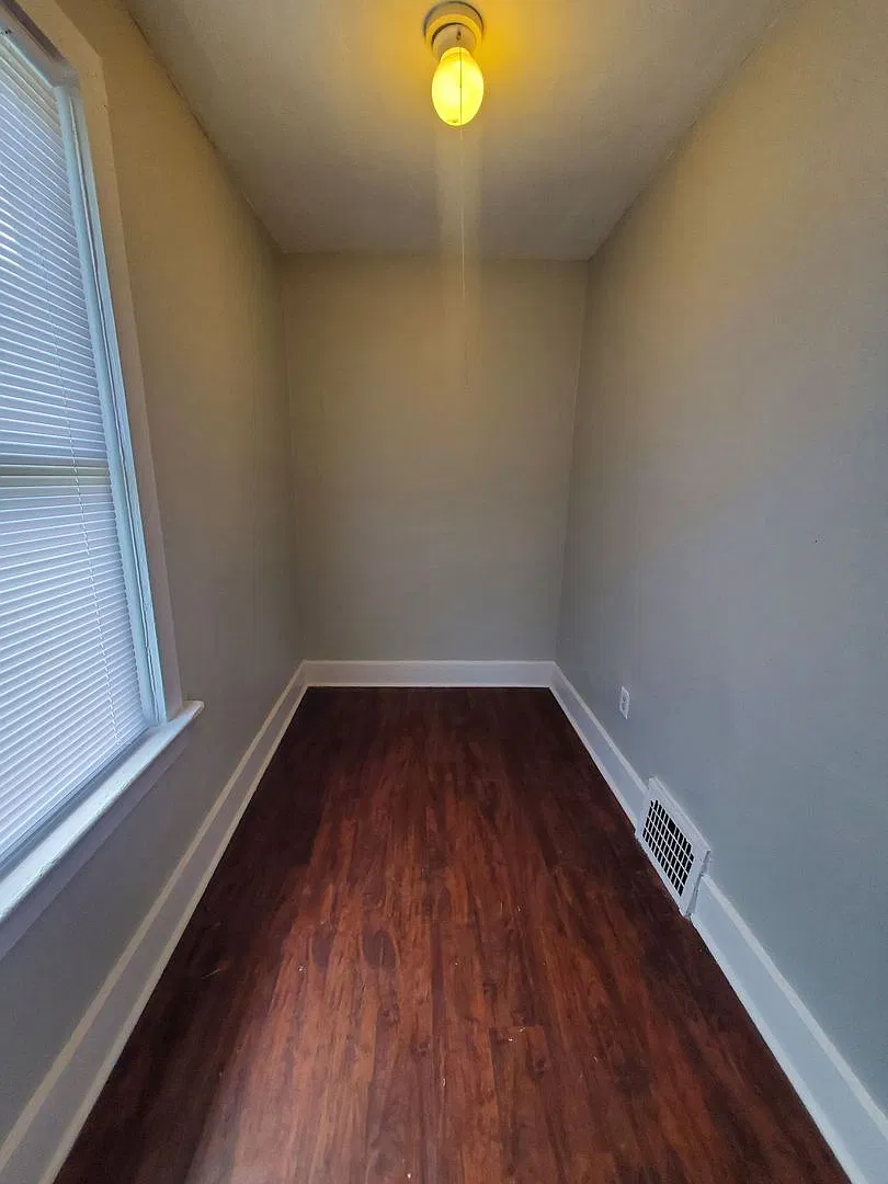 3 Bedroom Single Family — Photo 2