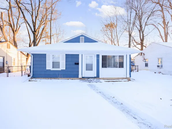 10111 Albany St, Oak Park, MI 48237