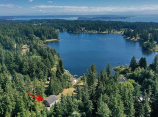 6599 Wintergreen Dr, Clinton, WA 98236