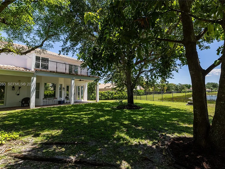 8904 Maple Hill Ct — Photo 39