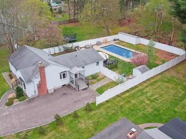 100 Plain St, Stoughton, MA 02072