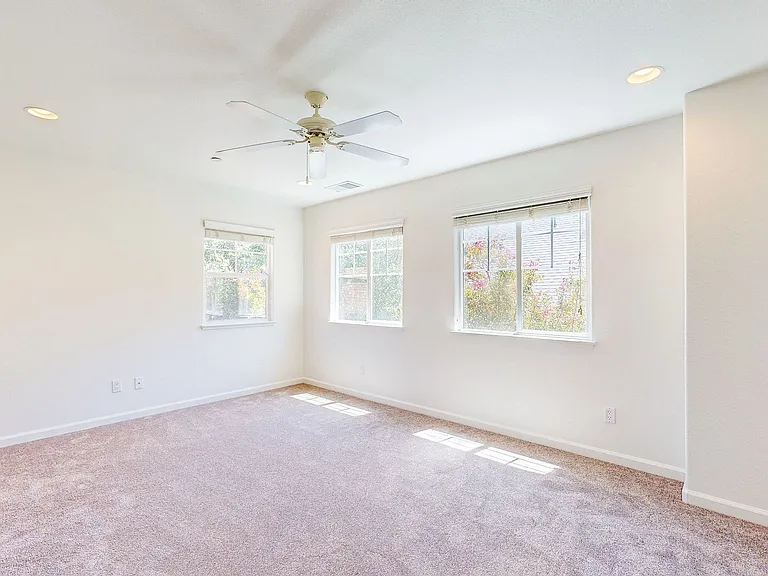 642 Acacia Ln — Photo 40