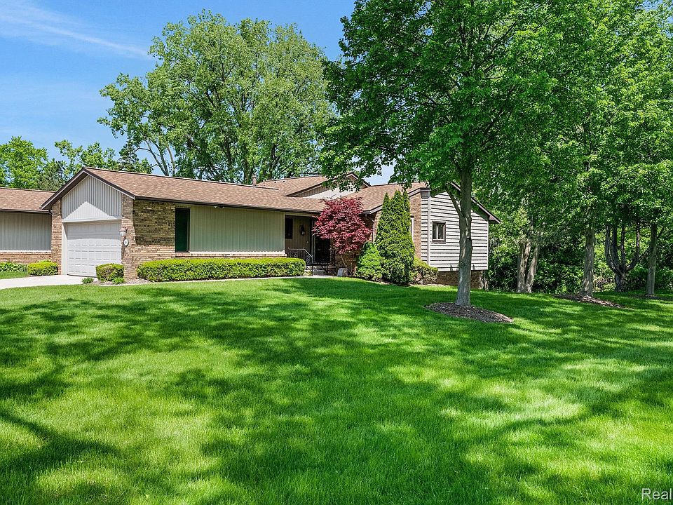 1st image of 4580 Laurel Club Cir