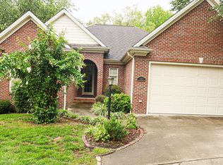1043 Lakeview Dr, Paducah, KY 42003