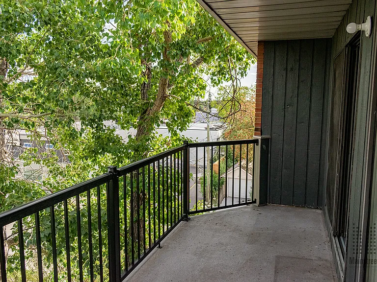 2416 14a St SW — Photo 10