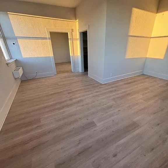 404 E Bond St #7 — Photo 3