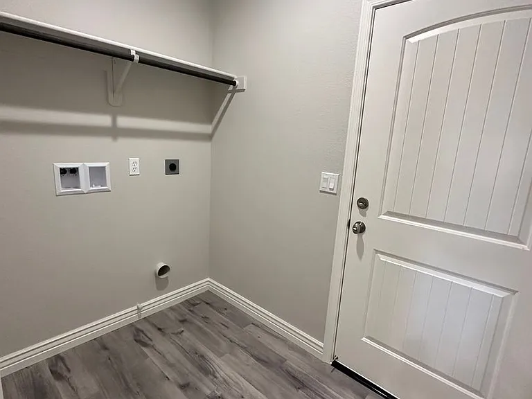 2743 Chambers Ave — Photo 41