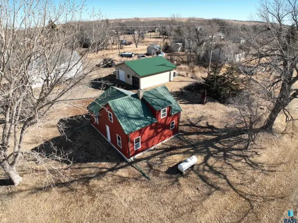 114 3rd St, Ree Heights, SD 57371