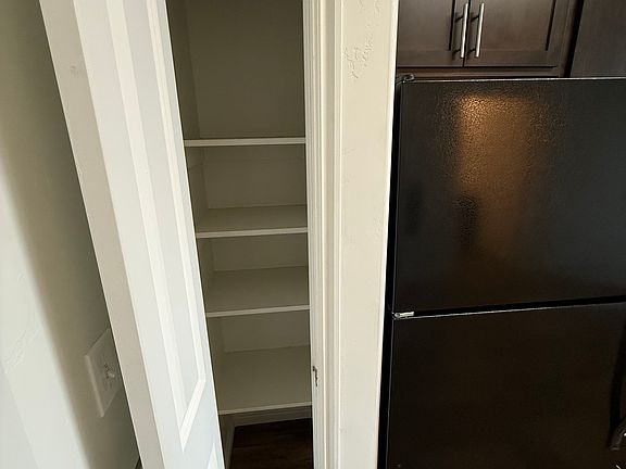 3rd image of 109 S 300 E #219