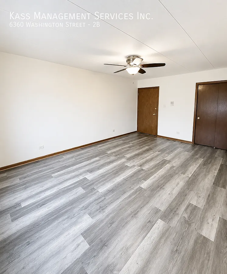 Recently Rehabbed 2 Bedroom in Oak Lawn w/ Tons of Natural Light — Photo 3