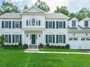 14 Hearthstone Dr, Riverside, CT 06878